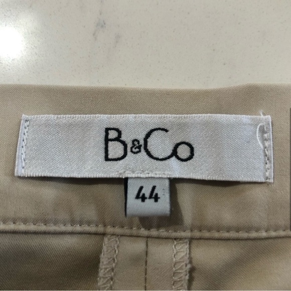 B& Co capris beige & cream minimalist - Picture 10 of 13